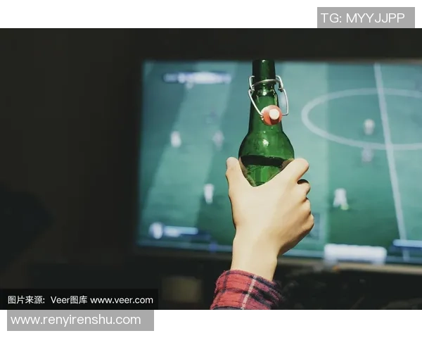 足球明星畅饮啤酒精彩瞬间高清视频回顾尽享运动与欢聚的乐趣